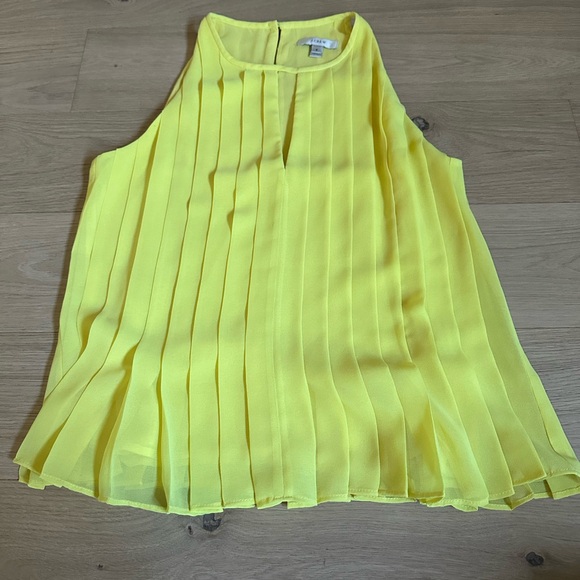 J.Crew Yellow Keyhole Pleated Chiffon Sleeveless Blouse Size 2 - Picture 2 of 7